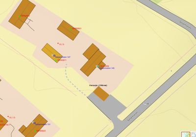 Situasjonsplan som viser tomtens beliggenhet i forhold til nabolag, veier (Solsheimveien) og eksisterende bygninger.