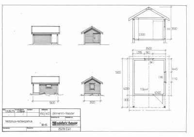 Tegning som viser fasadeoppsett (fra for, bak, venstre og høyre) samt et planutsnitt med mål for et vedhus.