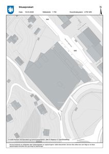 Situasjonskart som viser bygningens plassering i forhold til nabolag, veier (Nordre Sætreveien, Frøsetveien) og terrengforhold.