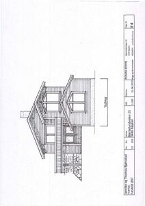 Fasadetegning av en bolig sett fra siden, som viser takform, vinduer og fasadematerialer.