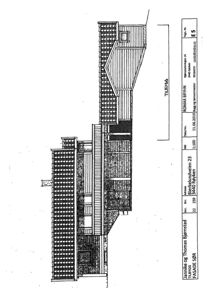 Fasadetegning av en bolig sett fra siden, som viser utvendig arkitektur, takform og materialer.