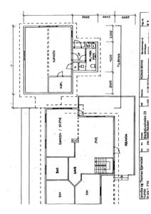 Etasjeplan (1. etasje) som viser romfordeling, mål og bygningsplassering.