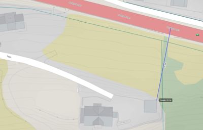 Situasjonsplan som viser tomtens beliggenhet i forhold til naboeiendommer, veier (Nordrebråten, Tjerra) og topografi.