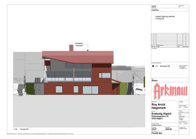 Fasadetegning (øst) av en bolig med utvidelse, inkludert detaljer om tak, vinduer og fasadeoverflater.