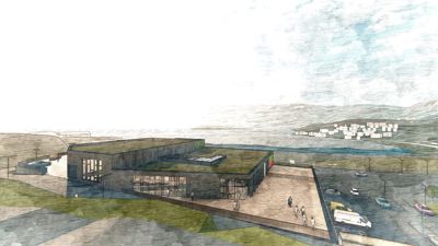 3D-visualisering (rendering) av et nytt bygg med grønt tak, sett fra et lavt vinkel med omgivelsene i bakgrunnen.