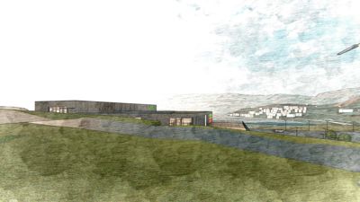 En illustrasjon (rendering) som viser en bygning sett fra utsiden, med omgivende natur og et nabolag i bakgrunnen.