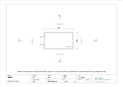 Tegning som viser fasadeoppsettet for en sjøbod sett fra oven, med angitte mål og retninger.