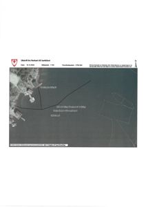 Kartutsnitt med flyfoto som grunnlag, med overlag av eiendomsgrenser og vegnett.