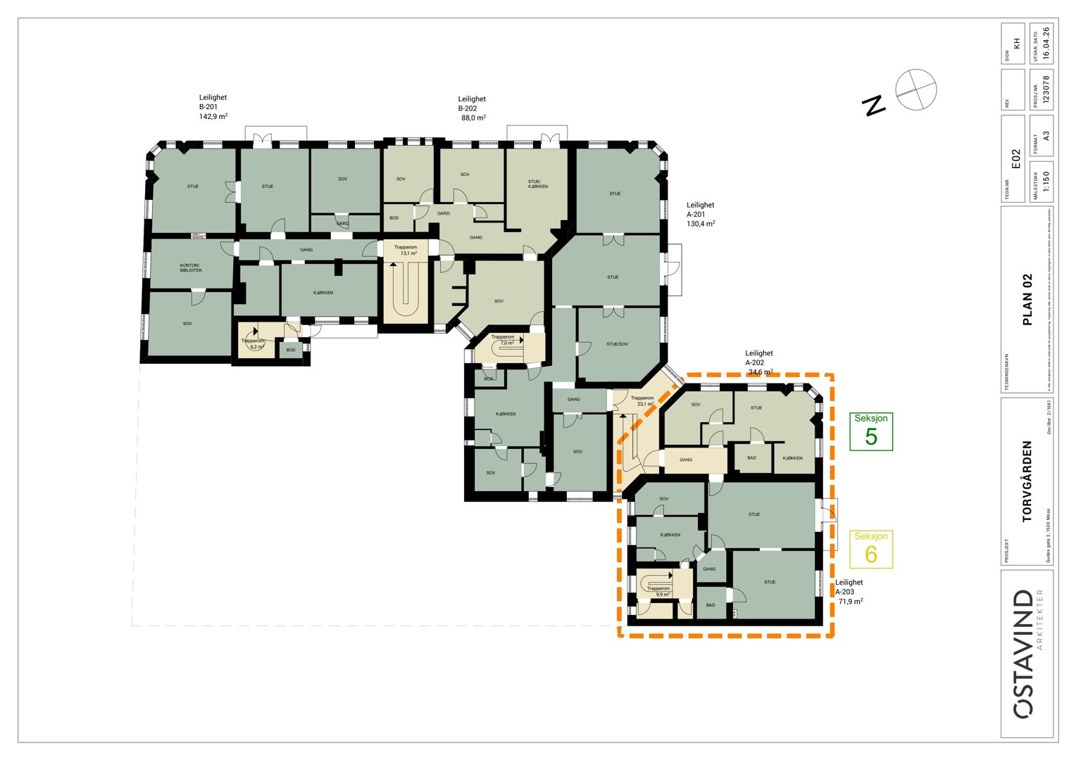 Etasjeplan (PLAN 02) som viser romfordeling, arealer og leilighetsnummer for et fleretasjes bygg.