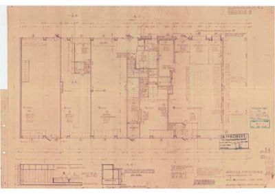 Etasjeplan (1. etasje) med romfordeling, dører, vinduer og tekniske detaljer.