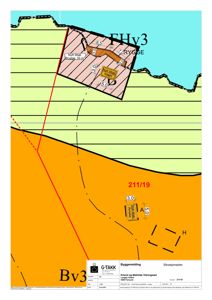 Situasjonsplan som viser tomtens grenser, naboeiendom, og planlagt nybygg med høydeangivelser.