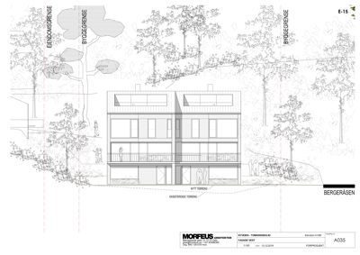 Fasadetegning av en to-etasjes bolig sett fra vest, med omgivende terreng og tre.