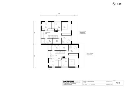 Etasjeplan (PLAN 01) som viser romfordeling, stueplan og mål for en tommannsbolig.