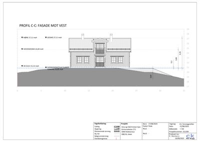 Snittegning (profil) som viser fasade mot vest med høydemål og terrengforhold.