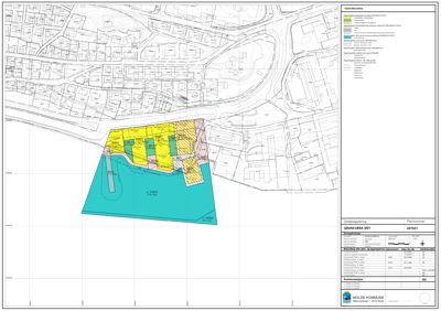 Situasjonsplan som viser tomtens plassering i forhold til nabolag, vassdrag og veier.
