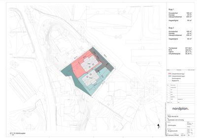 Situasjonsplan som viser tomtens form, bygningers plassering, arealopplysninger og terrengforhold.