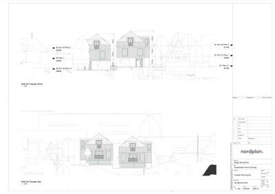 Fasadetegning som viser bygningens utseende sett fra nord og sør, inkludert mål og vindusoppsett.