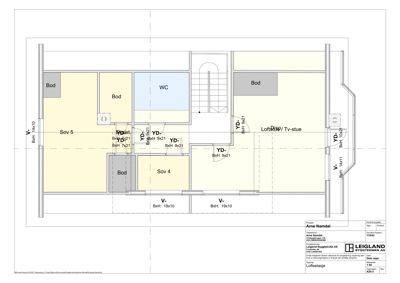 Etasjeplan (Lofetasje) som viser romfordeling, dører, vinduer og trapp i et loft.