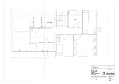 Plantegning av underetasjen med romfordeling (WC/VASK, BAD, soverom) og detaljer for dører og trapper.