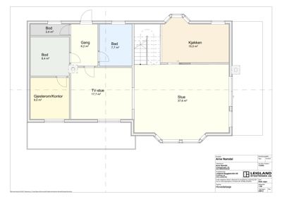 Hovedetasjens plantegning med romfordeling og arealoppdeling.