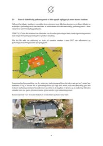 Bildet viser en side fra en byggesak med tekst om parkeringsareal. Det inneholder to bilder: en situasjonsplan (kart) som viser eiendomsgranser og bygning, samt et luftfoto (fotografi) av en eksisterende hytte og parkeringsplass.