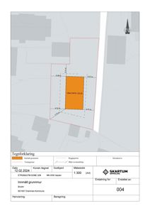 Situasjonsplan som viser tomtens grenser, innmålt grunnmur og nabobebyggelse.