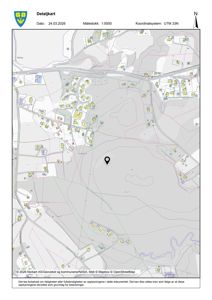 Detaljert kart (Norsk Kart) som viser eiendomsforhold, vegnett og nabolag i området.