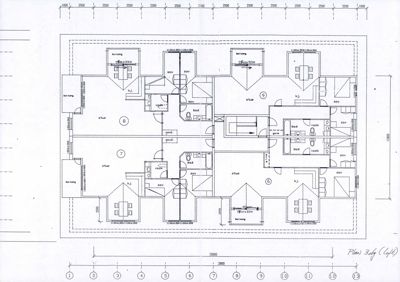 Etasjeplan (Plan 3.dg) som viser romfordeling, dimensjoner og plassering av vegg og dører for flere leiligheter.