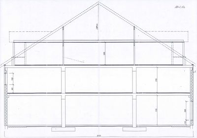 Snittegning som viser tverrsnittet gjennom bygningen, inkludert høyder, etasjer og konstruksjon.
