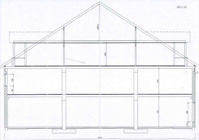 Snittegning som viser tverrsnittet gjennom bygningen, inkludert høyder, etasjer og konstruksjon.