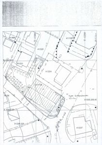 Situasjonsplan som viser tomtens plassering i forhold til naboer, veier og eiendommer (f.eks. 41/329, 41/109).