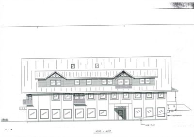 Fasadetegning som viser bygningens utseende sett fra nord til aust, inkludert vindauge, balkongar og inngang.