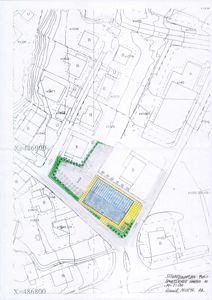 Situasjonsplan som viser tomtens plassering i forhold til nabolag, veier og topografi.
