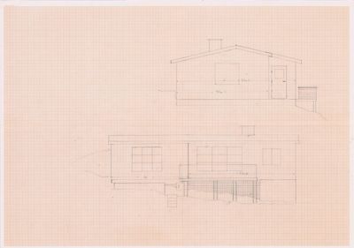 Oppriss (fasadetegning) av en bygning sett fra fronten, med visning av vinduer, dører og takform.