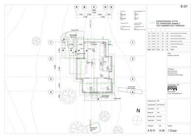 Etasjeplan (1. etasje) for en eksisterende hytte med angitte rom, mål og terrasser.