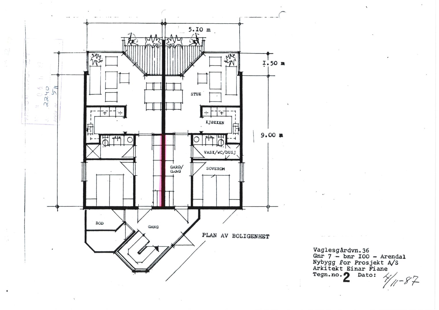 Etasjeplan (plan av boligenhet) som viser romfordeling, dimensjoner og plassering av vaskerom/kjøkken.