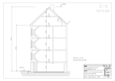 Snittegning (Snitt A-A) av en eksisterende bygning som viser høyder, trapp og konstruksjon.