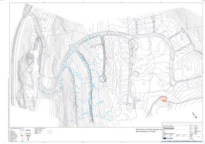 Kart over et område med høydeforhold (konturlinjer) og infrastruktur (rørledninger).