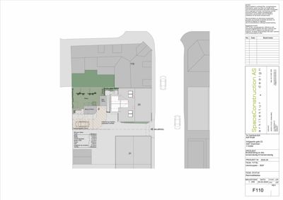 Situasjonsplan som viser tomtens form, naboeiendommer, veier og bygningens plassering.