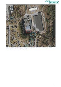 Oversiktsfoto (flyfoto) av et byggeområde med markerte områder for grunnvannsborehull og fjell.