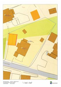 Kart over et område med bygninger, veier og tomter, inkludert senternummer og koordinater.