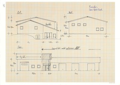 Fasadetegning som viser bygningens utseende fra øst, vest og sør med mål og detaljer.