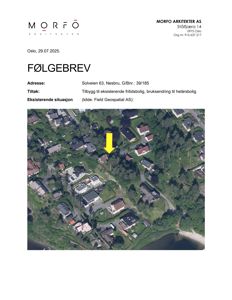 Flyfoto (satellittbilde) av et boligområde med en gul pil som peker ut den spesifikke eiendommen ved Solveien 63.