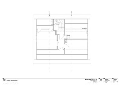 Etasjeplan (Plan 2) som viser romfordeling, vegger, trapp og dører.