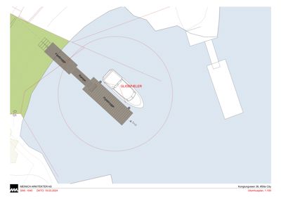 Situasjonsplan som viser en brygge med båtplassering, vannområde og tilstøtende landareal.