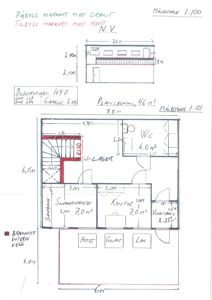Håndtegnet etasjeplan (planløsning) med romfordeling, mål og notasjoner.