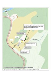 Situasjonsplan som viser tomtens topografi, eksisterende veier, og plassering av nye anlegg for slamutslipp (infiltrasjon, slamavskiller, biloppstillingsplass).