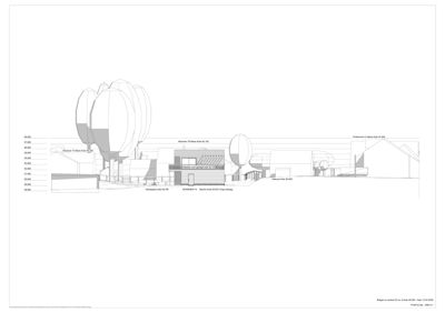 Fasadetegning som viser bygningens utseende fra siden, med angitte høyder og gatelokasjoner.