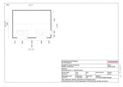 Etasjeplan (plan) med angitte mål og retninger (Øst, Vest, Nord, Sør).