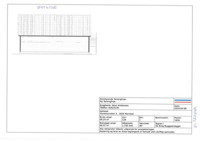 Fasadetegning (østsiden) av en bygning med oppriss og terrenglinjer.